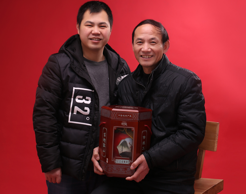 1509413986719362.jpg 娄建华一家.jpg